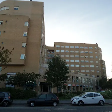 Apartamento Modern At Metro Station